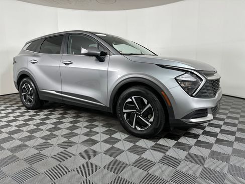 Used 2023 Kia Sportage LX image 6
