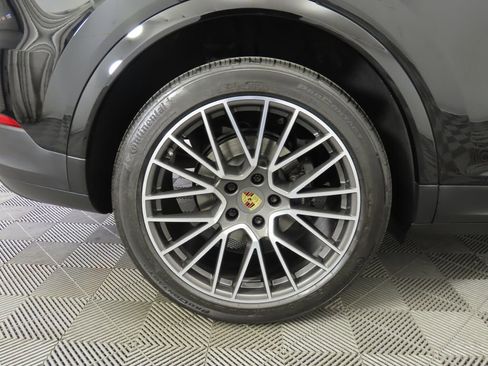 Used 2020 Porsche Cayenne Base image 31