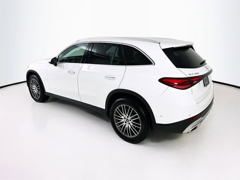 Certified 2025 Mercedes-Benz GLC 300 image 6