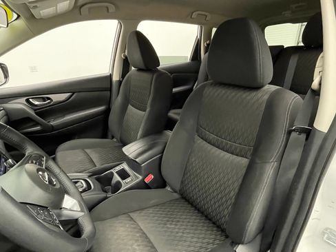 Used 2017 Nissan Rogue SV AWD/4WD image 17