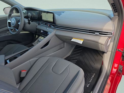 New 2025 Hyundai Elantra SEL image 6
