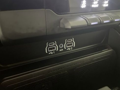 Used 2025 RAM 1500 Laramie AWD/4WD image 28