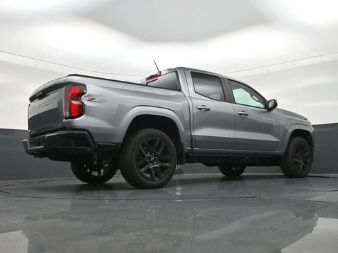 Used 2025 Chevrolet Colorado Z71 w/ Technology Package AWD/4WD image 28