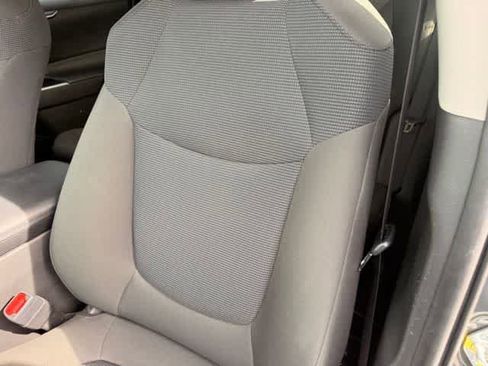 Used 2022 Toyota RAV4 LE AWD/4WD image 8