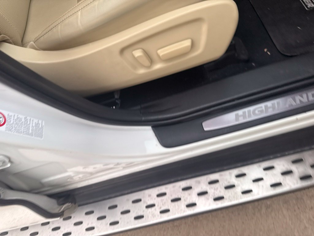 Used 2019 Toyota Highlander Limited FWD image 19