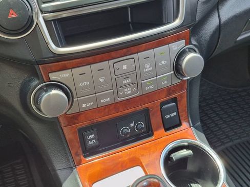Used 2013 Toyota Highlander Limited FWD image 32