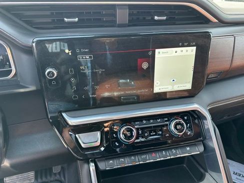 Used 2022 GMC Sierra 1500 Denali Ultimate AWD/4WD image 18