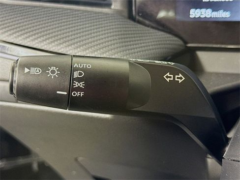 Certified 2025 Nissan Kicks SR image 15