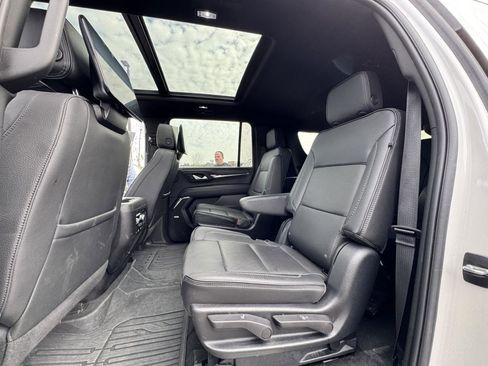 Used 2023 GMC Yukon XL Denali w/ Denali Reserve Package image 4