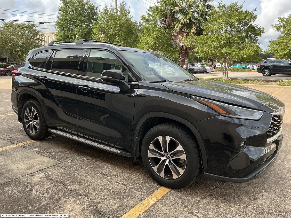 Used 2021 Toyota Highlander XLE AWD/4WD image 6
