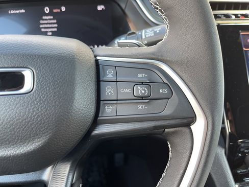 New 2025 Jeep Grand Cherokee Altitude image 20