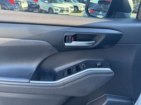 Used 2020 Toyota Highlander XLE image 13