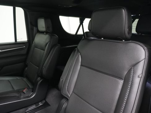 Used 2023 GMC Yukon XL Denali AWD/4WD image 12