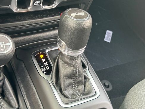 Used 2024 Jeep Wrangler Unlimited Sahara AWD/4WD image 11