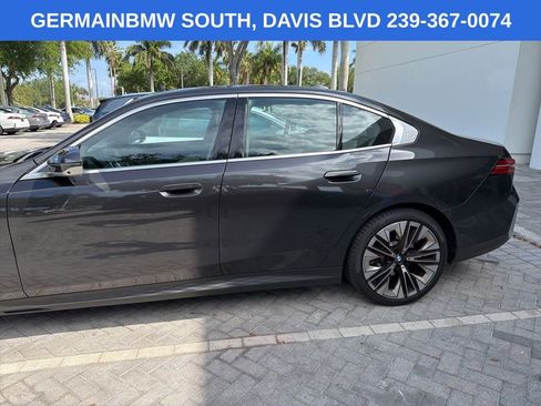 Used 2024 BMW 530i w/ Premium Package image 3