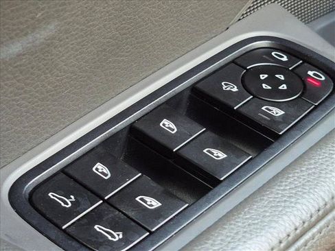 Used 2023 Porsche Cayenne AWD/4WD image 11
