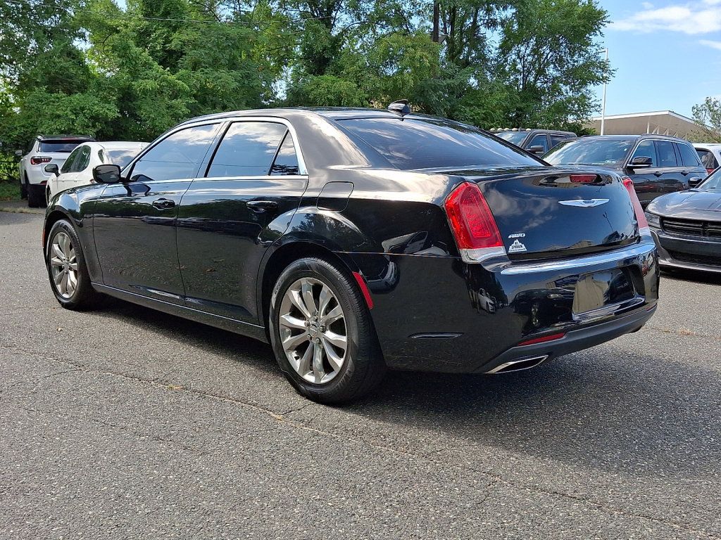 Used 2019 Chrysler 300 Touring AWD/4WD image 3