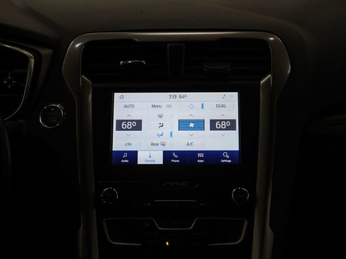 Used 2020 Ford Fusion SE image 14