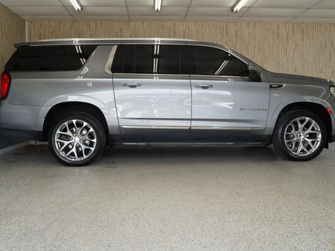 Used 2021 GMC Yukon XL SLT w/ SLT Premium Package AWD/4WD image 4