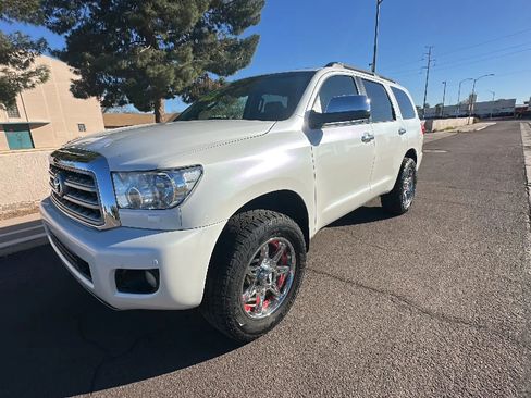 Used 2011 Toyota Sequoia Platinum image 12
