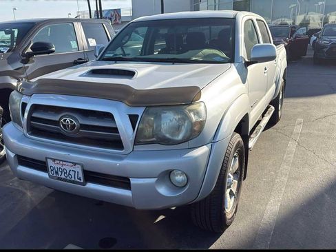 Used 2010 Toyota Tacoma PreRunner image 1