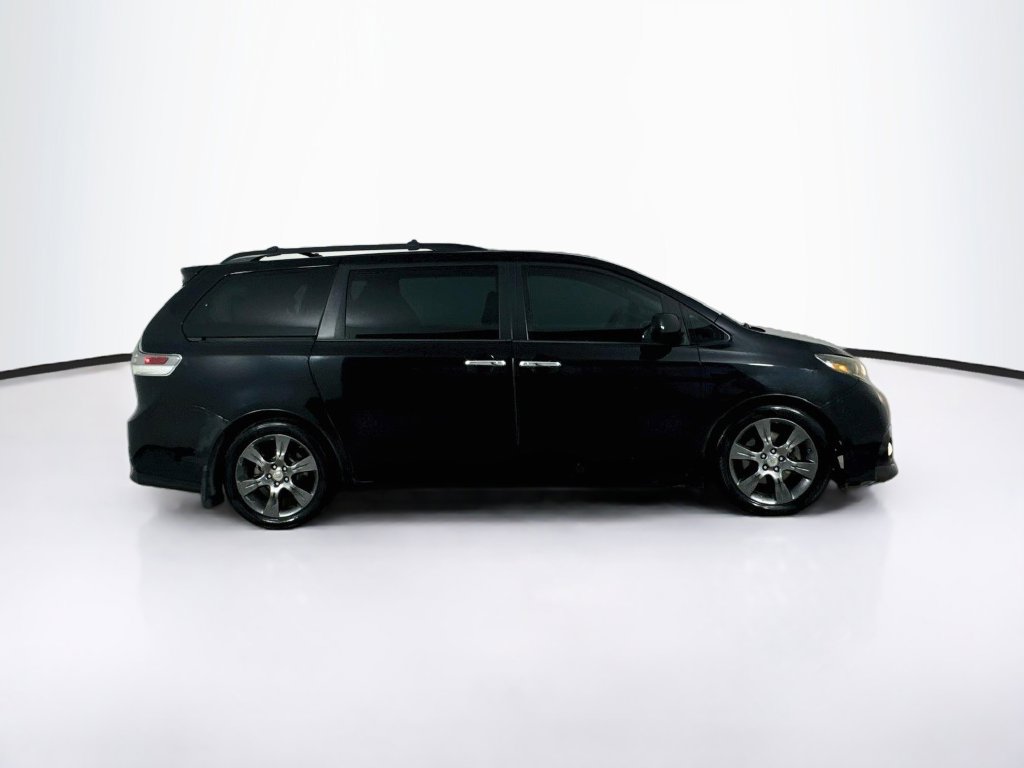 Used 2016 Toyota Sienna SE FWD image 8