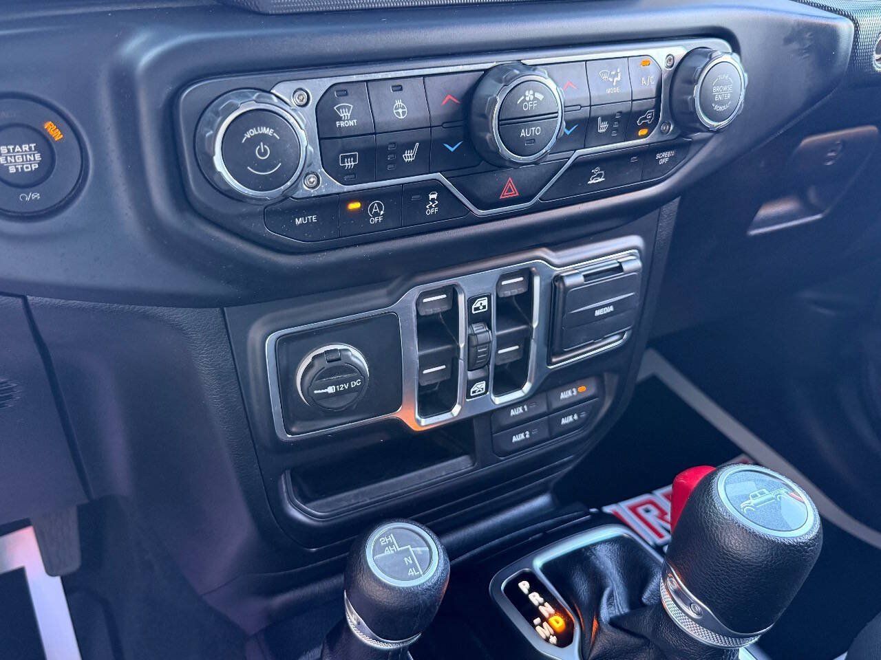 Used 2020 Jeep Gladiator Sport w/ Quick Order Package 24S AWD/4WD image 27