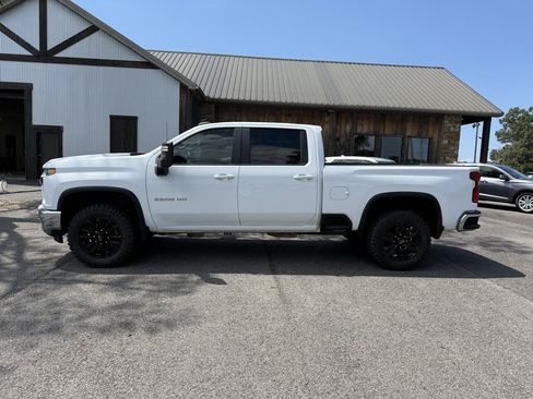 Used 2023 Chevrolet Silverado 2500 LT w/ Convenience Package AWD/4WD image 2