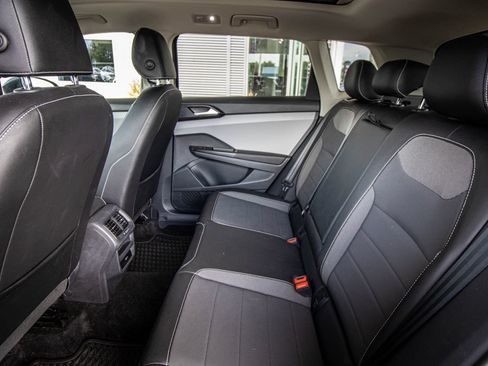 Used 2023 Volkswagen Taos SE w/ Panoramic Sunroof Package FWD image 25