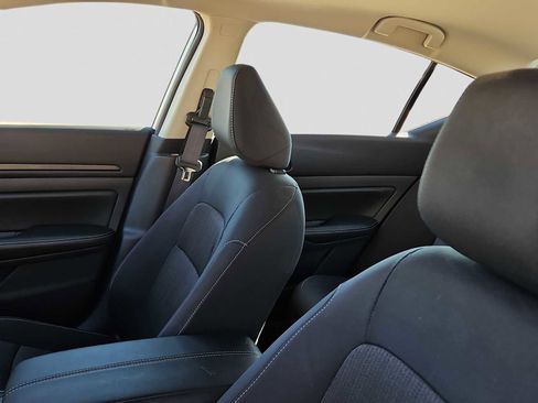 Used 2025 Nissan Altima 2.5 SV image 15