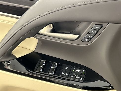 Used 2018 Lexus LX 570 4WD image 19