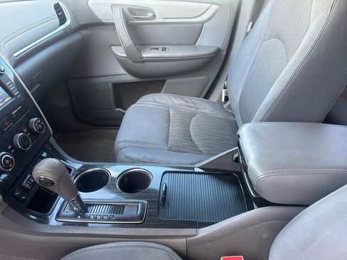 Used 2015 Chevrolet Traverse LT w/ Style and Technology Package image 15