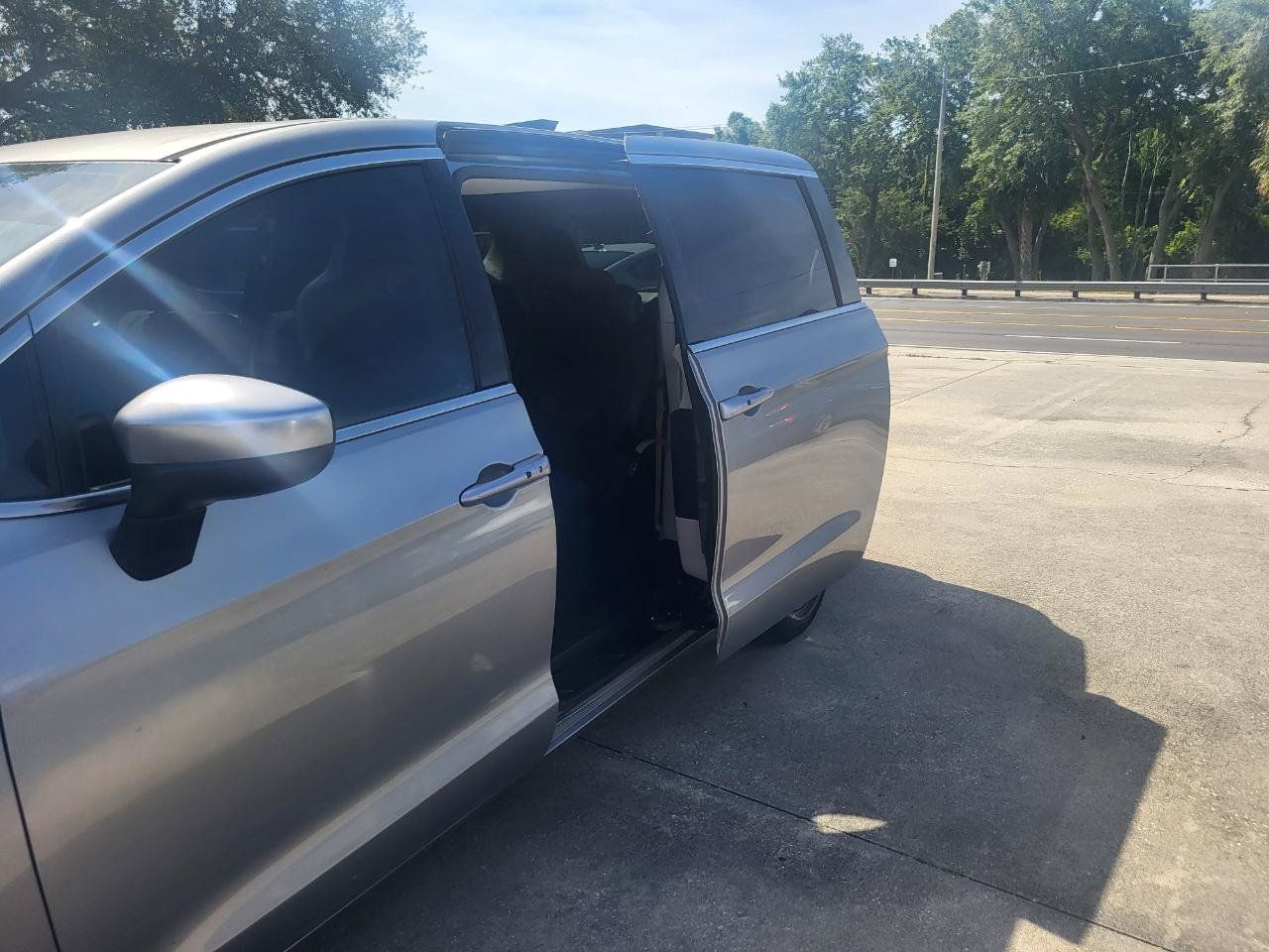 Used 2017 Chrysler Pacifica Touring w/ Tire & Wheel Group FWD image 71