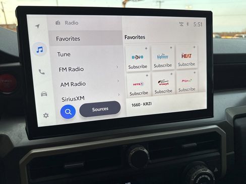 Used 2025 Toyota Tacoma TRD Off-Road image 9