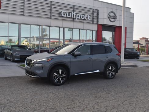 Used 2023 Nissan Rogue SL w/ SL Premium Package FWD image 2