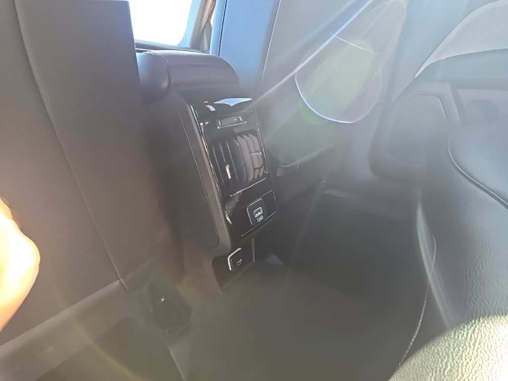 Used 2025 Jeep Compass Limited AWD/4WD image 12