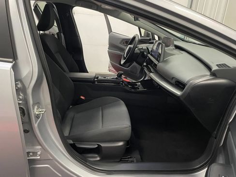 Used 2025 Toyota Prius LE FWD image 41