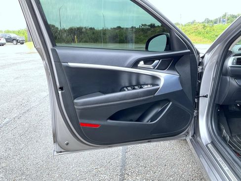 Used 2022 Genesis G70 2.0T AWD/4WD image 9