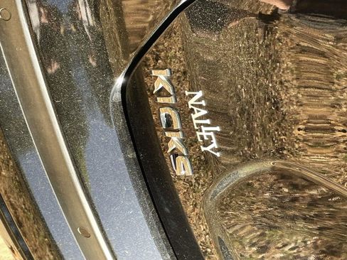 Used 2021 Nissan Kicks S image 10