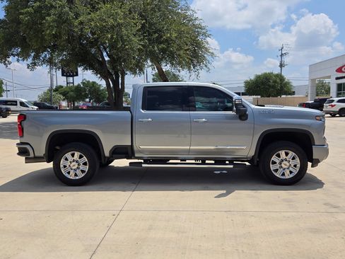 Used 2024 Chevrolet Silverado 2500 High Country w/ High Country Premium Package AWD/4WD image 8