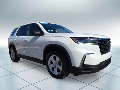 Certified 2023 Honda Pilot LX image 2