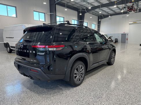 Used 2024 Nissan Pathfinder SV w/ SV Premium Package AWD/4WD image 6