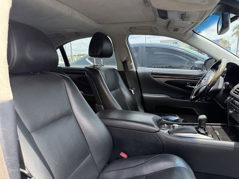 Used 2013 Lexus LS 460 AWD w/ Comfort Pkg image 12