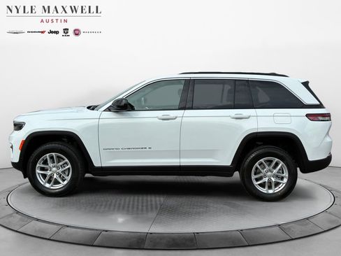 New 2025 Jeep Grand Cherokee L Laredo image 13