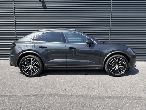 New 2025 Porsche Macan 4 Electric AWD/4WD image 15