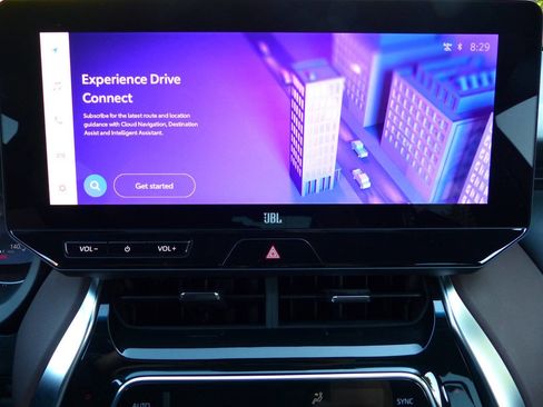 Used 2024 Toyota Venza Limited image 28