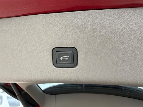 Used 2019 Chevrolet Traverse LT w/ LT Premium Package FWD image 5