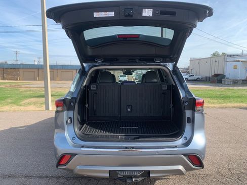 Used 2024 Toyota Highlander Platinum image 30