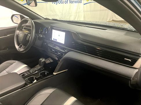 Used 2025 Toyota Camry SE image 14