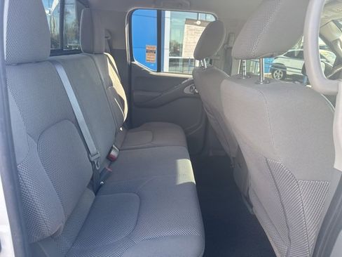 Used 2016 Nissan Frontier SV image 12